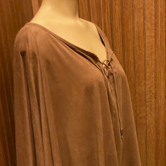 BLUE SUEDE Beautiful Boho Fringed Western Poncho. - Picture 2 of 9